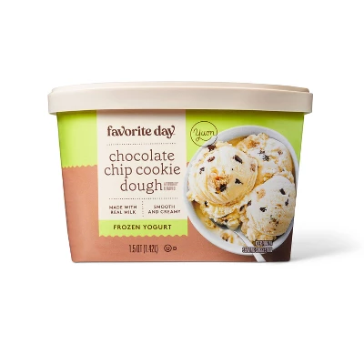 Chocolate Chip Cookie Dough Frozen Yogurt - 1.5qt - Favorite Day™ 4 Chocolate Chip Cookie Dough Frozen Yogurt - 1.5qt - Favorite Day™ - Image 4